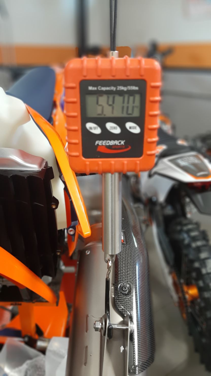 Úprava KTM 1290 Super Adventure s koncovkou výfuku AKRAPOVIČ podľa gusta OKR Moto
